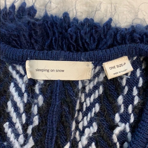 Tajo Jacquard Poncho - Picture 5 of 6